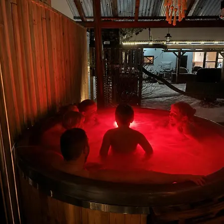 דירה House With Sauna And Jacuzzi 2 *