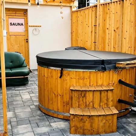 דירה House With Sauna And Jacuzzi 2 *